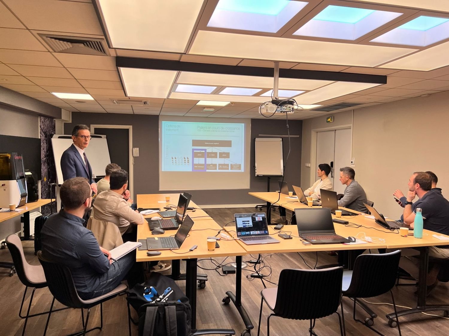 Graphy training with a presenter and participants in Paris on 21 March 2026